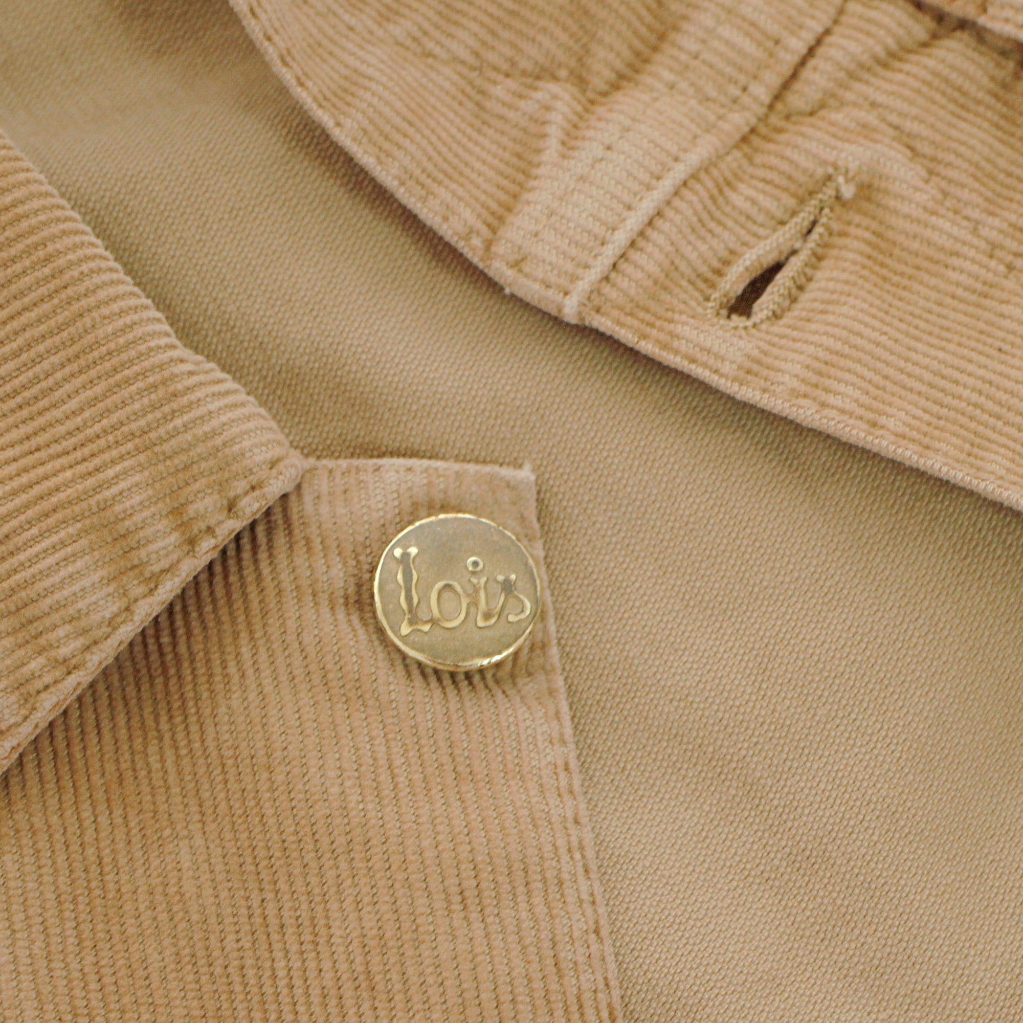 Close-up of a Lois-branded button on the corduroy jacket collar.
