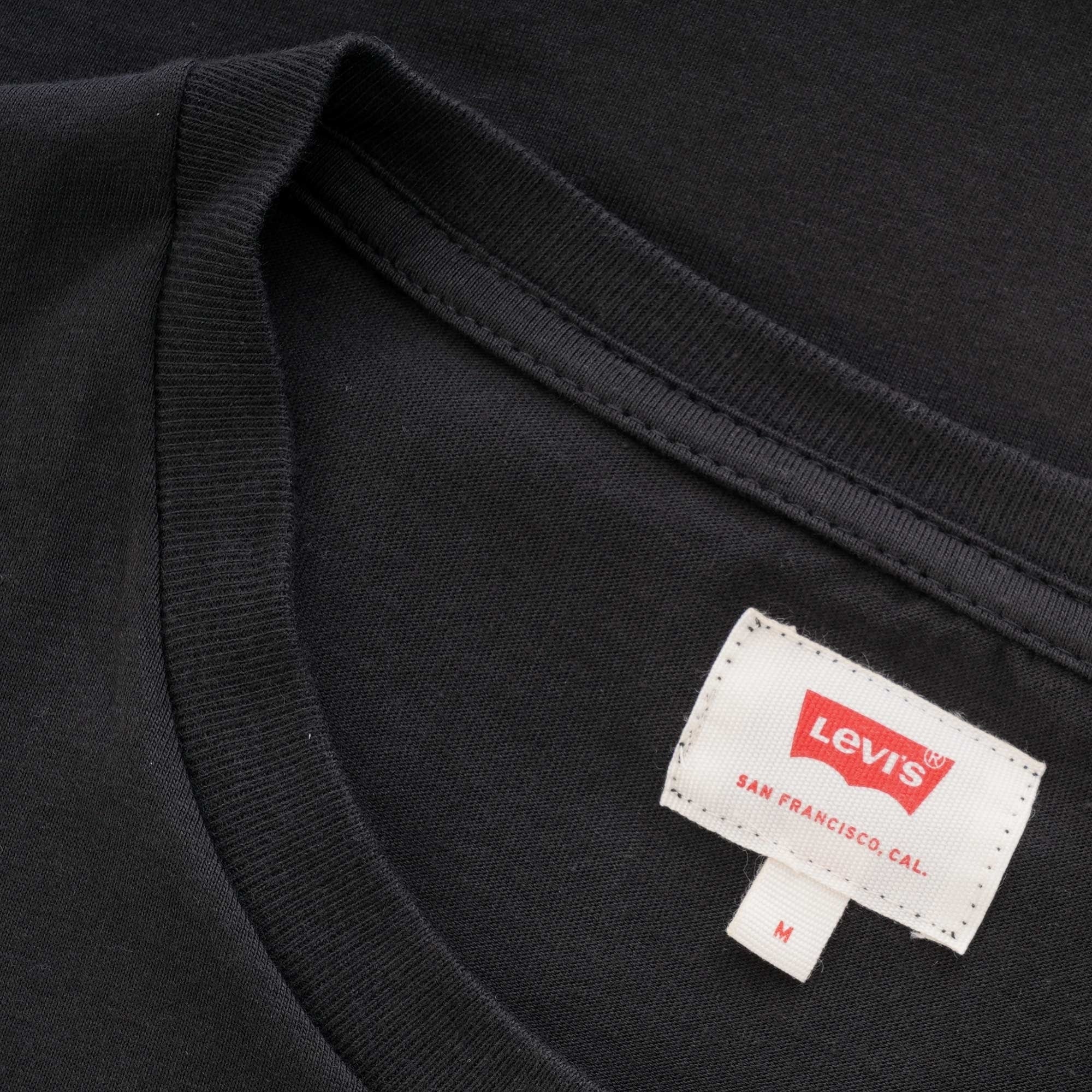 Levi's® Sunset Pocket T-Shirt - Black