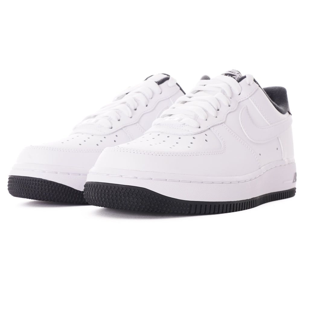 Nike Air Force 1 '07 - White and black