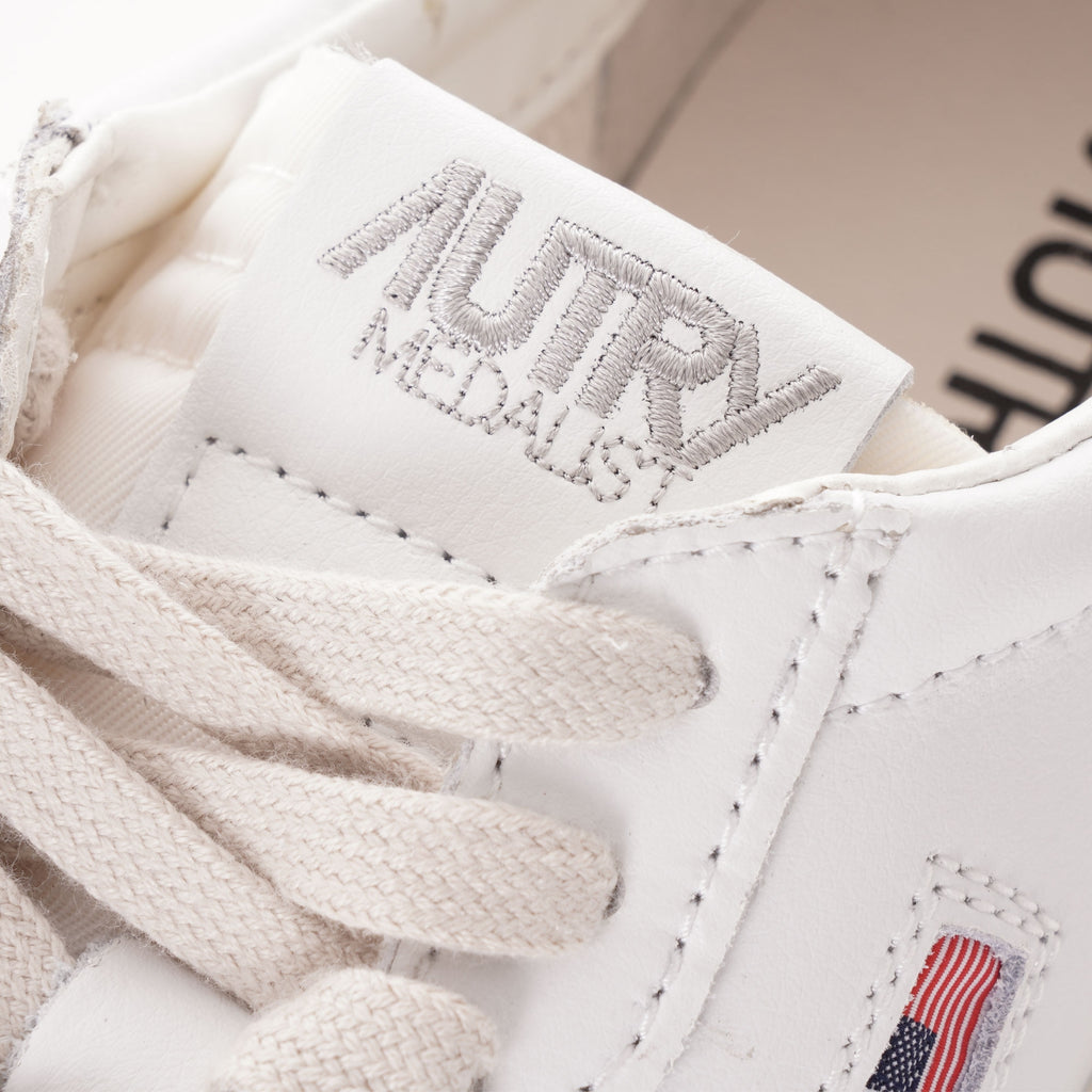 Autry Action Shoes Low Leather - White/Turqoise