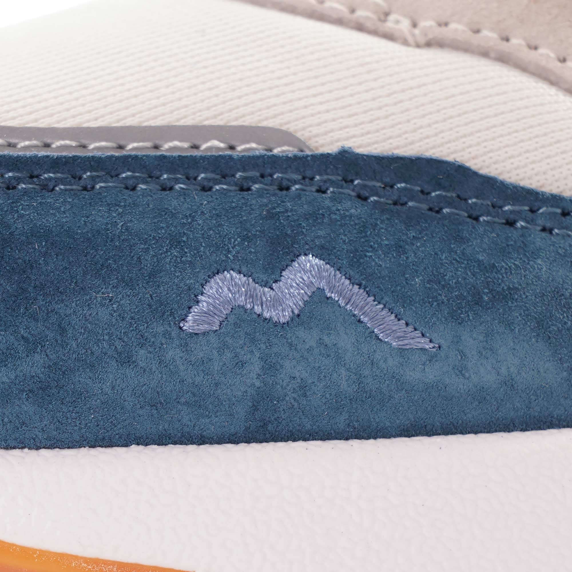 Karhu Aria 95 "Trophy" Pack - Stargazer/Flame