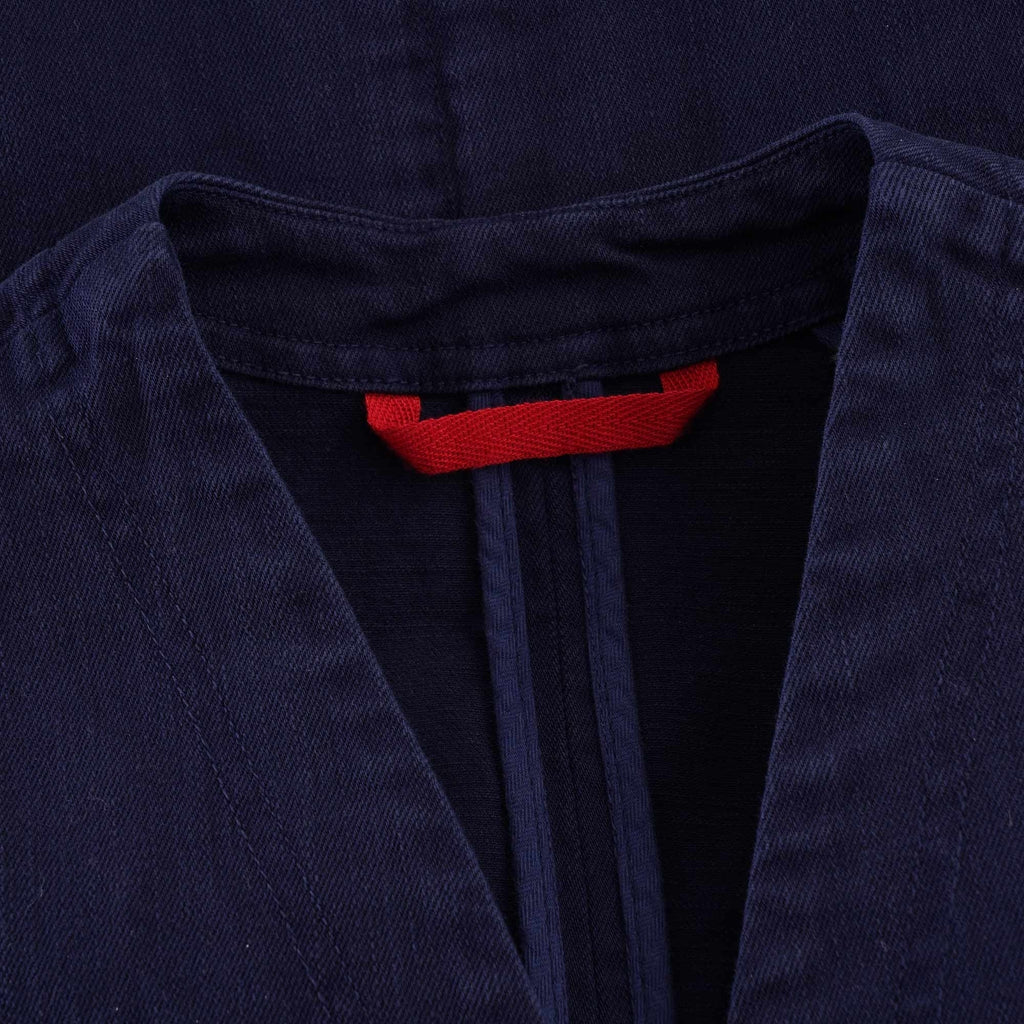 Close-up of the vest's neck with a red pull tab.