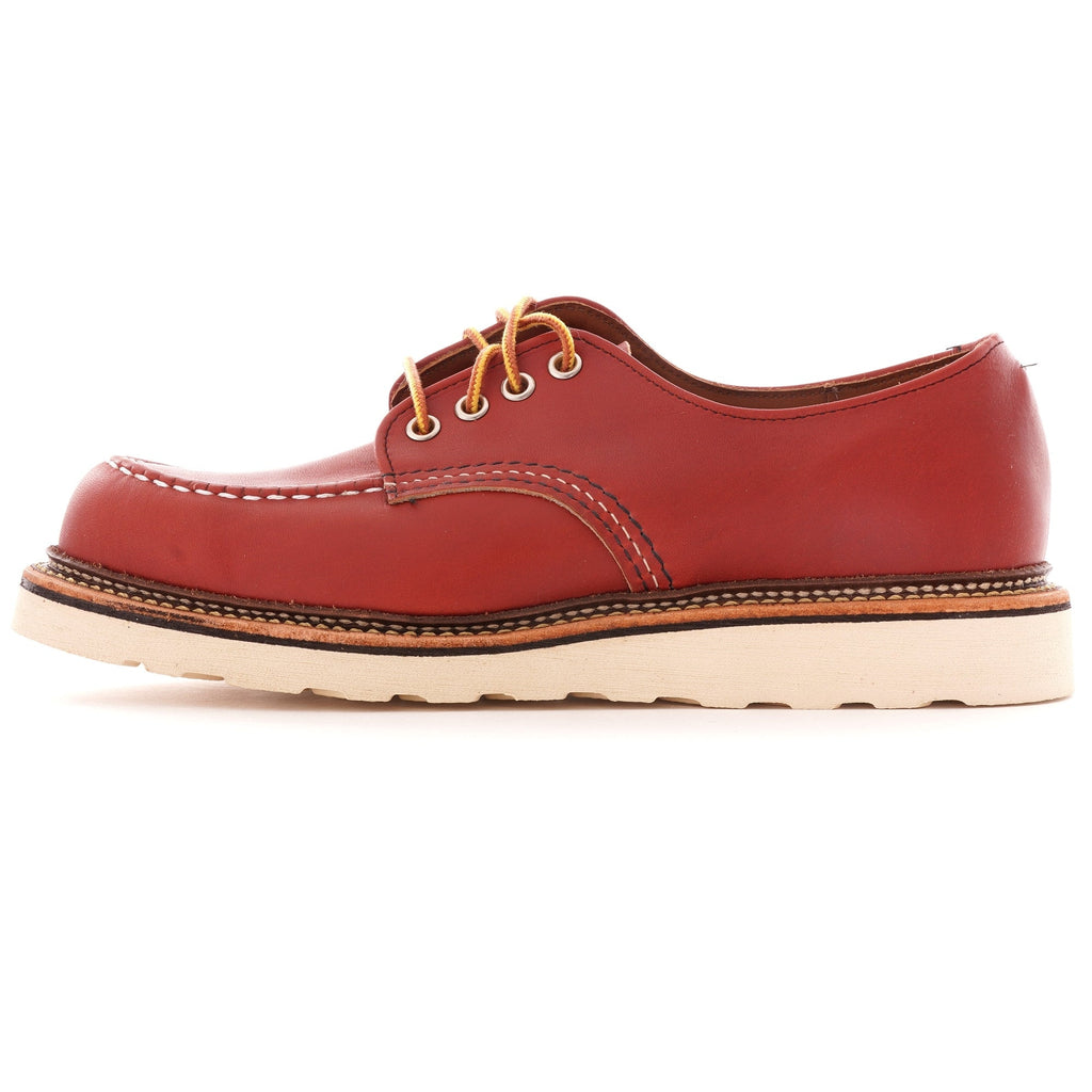 Side profile of a single Red Wing Postman Oxford, in Oro Russet, with yellow laces.