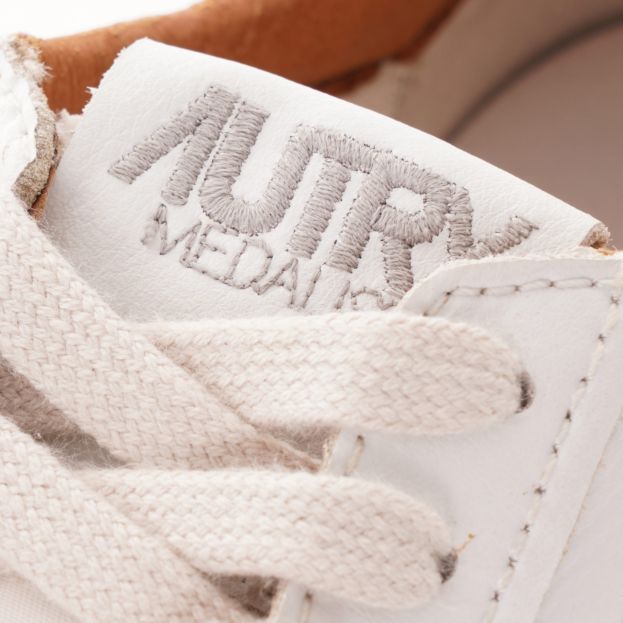 Autry Medalist Leather/Cracked Leather - White/Yellow