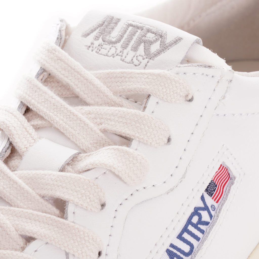 Autry Action Shoes Low Leather - White/Aqua