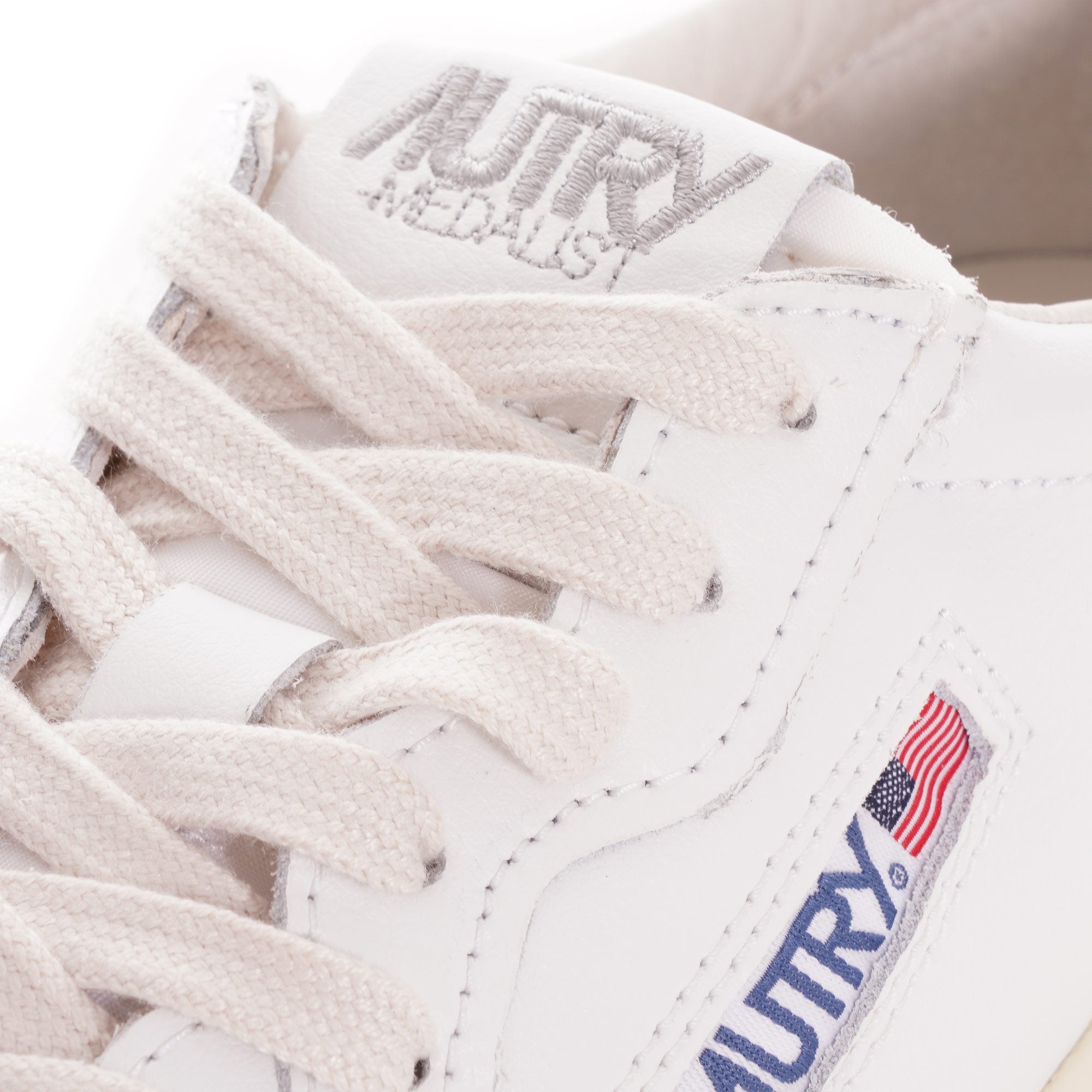 Autry Action Shoes Low Leather - White/Aqua