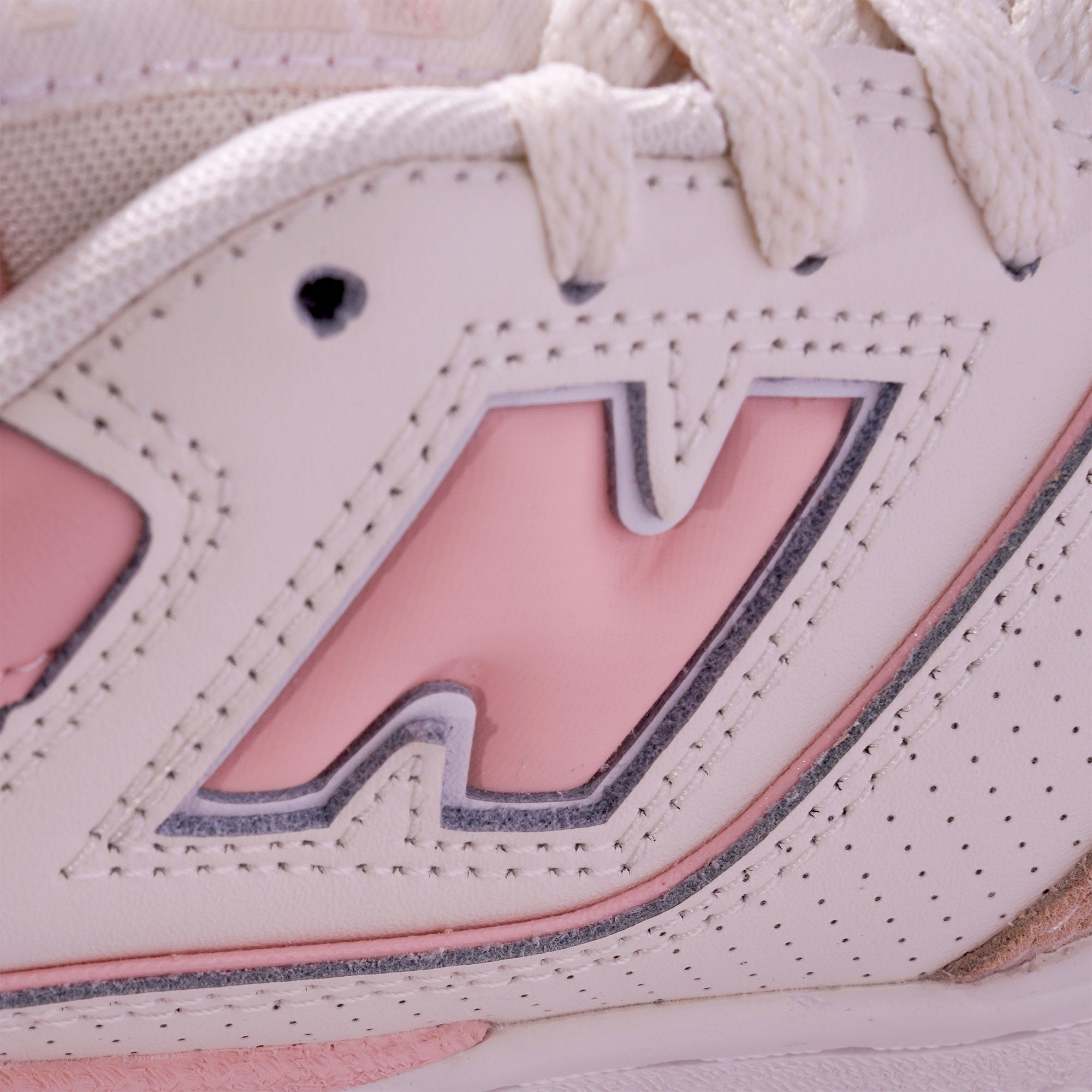 New Balance Womens 550 - White/Pink
