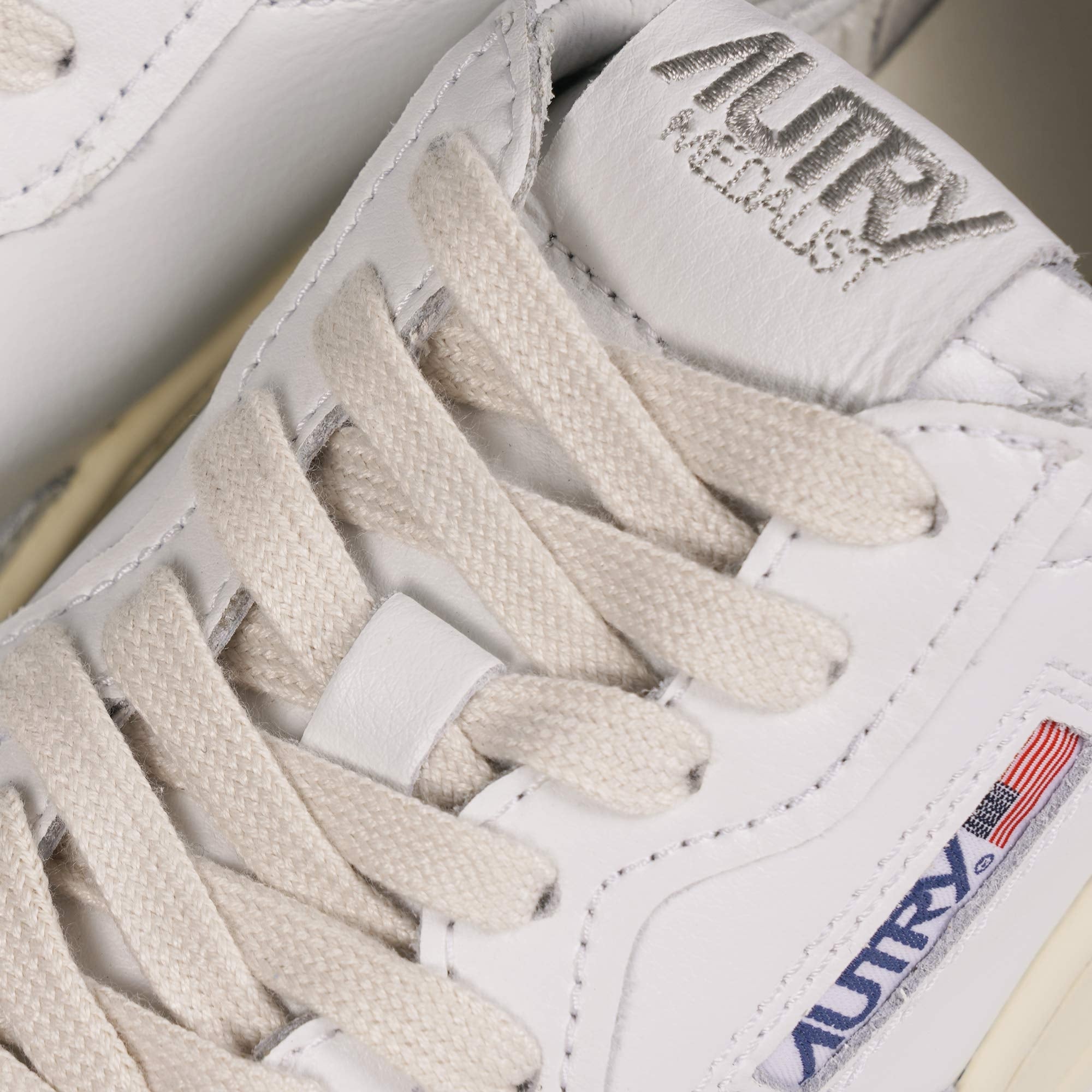 Autry Action Low Leather - White/Blue