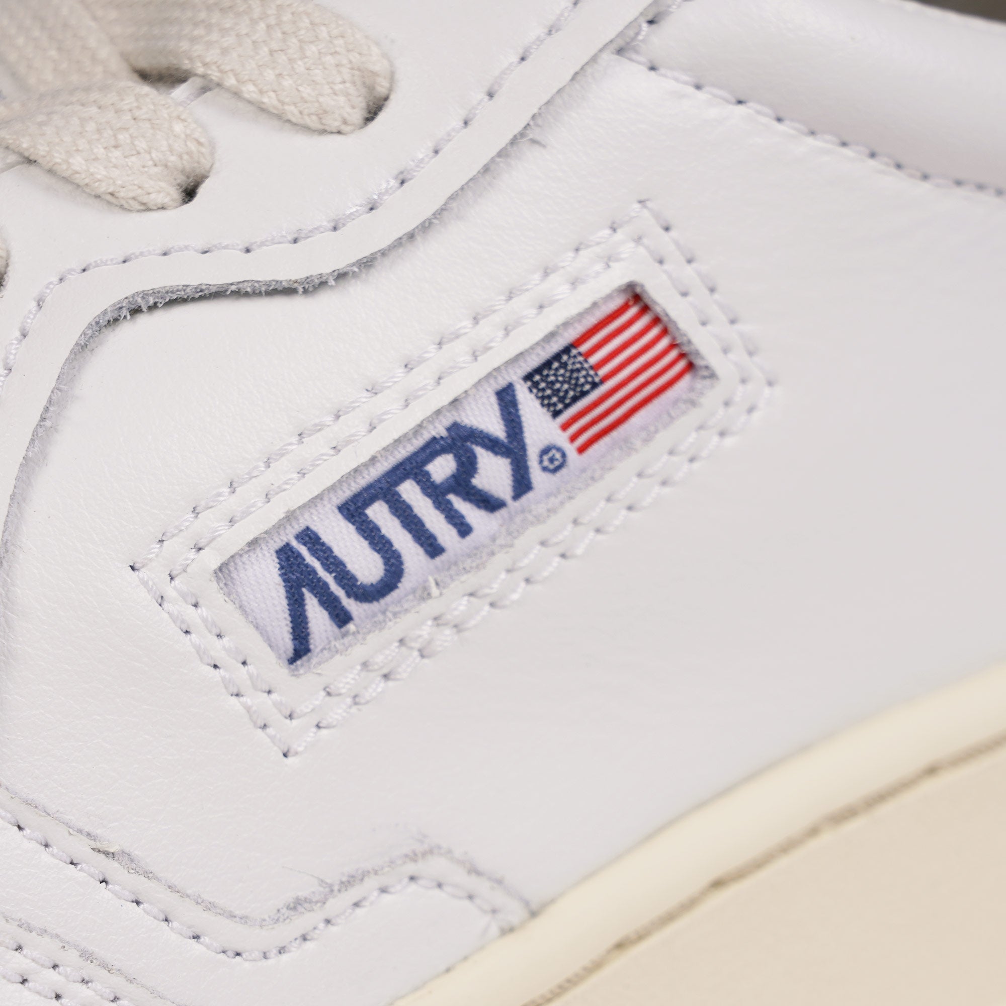 Autry Action Low Leather - White/Blue