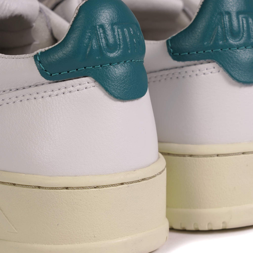 Autry Medalist Low - White/Petrol Blue