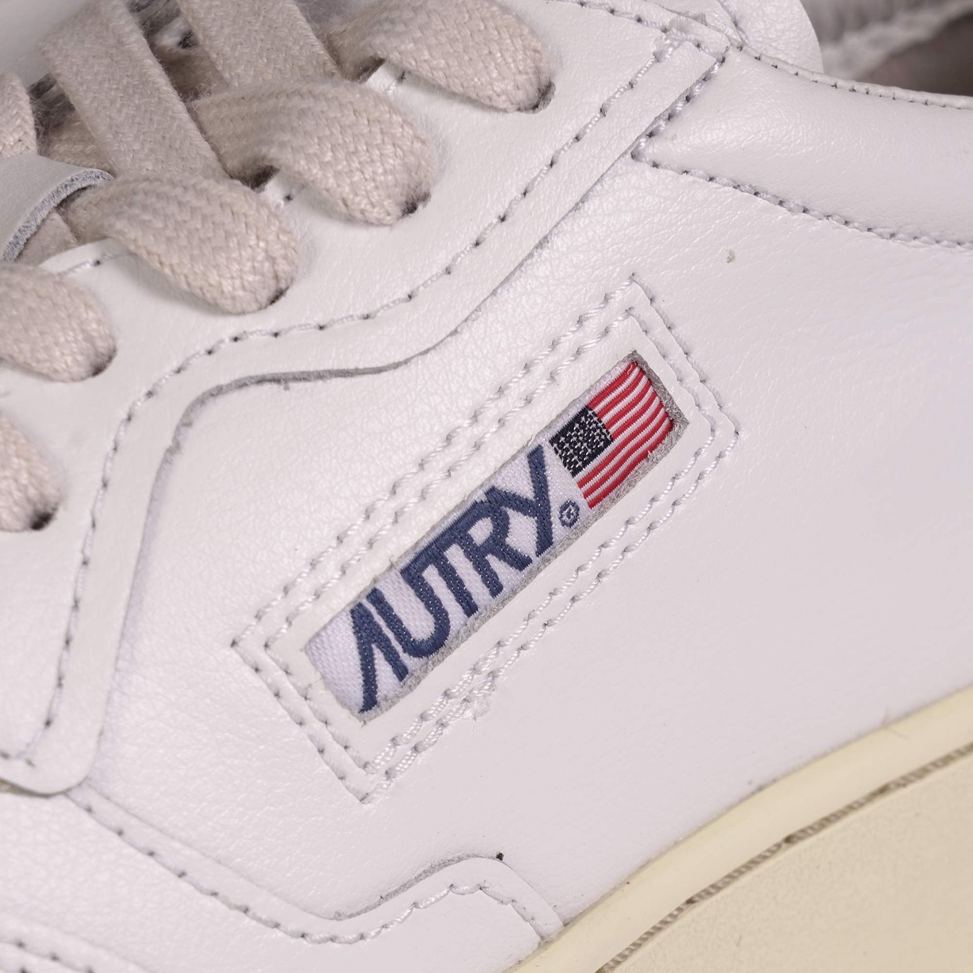 Autry Medalist Low - White/Petrol Blue