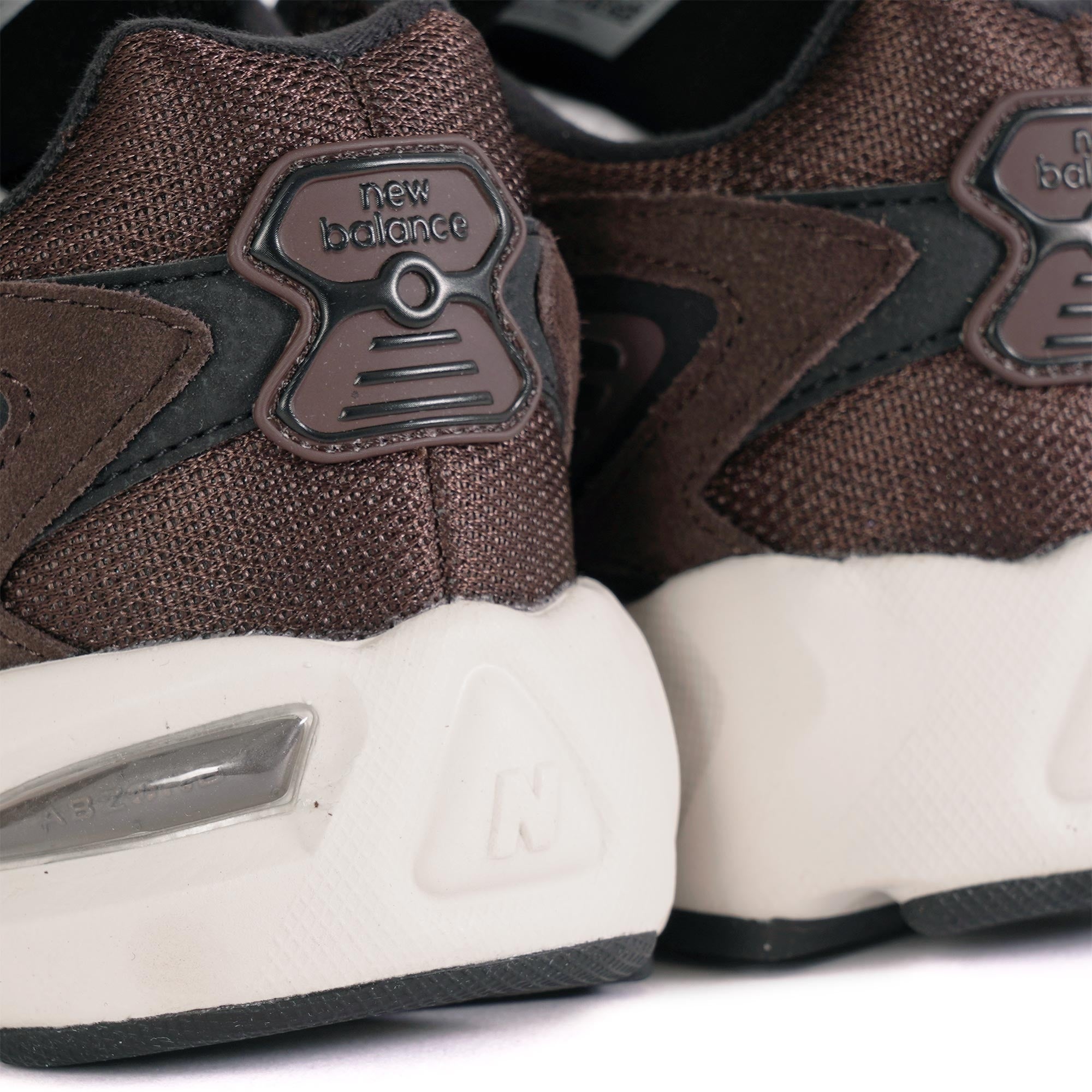 New Balance 725V1 - Black Coffee