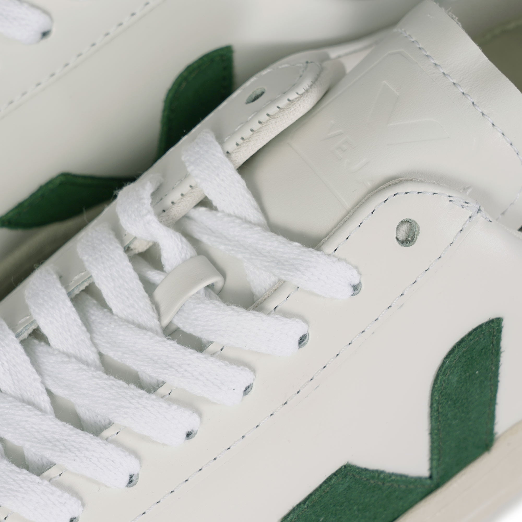 Veja V-12 Leather - Extra White/Cyprus