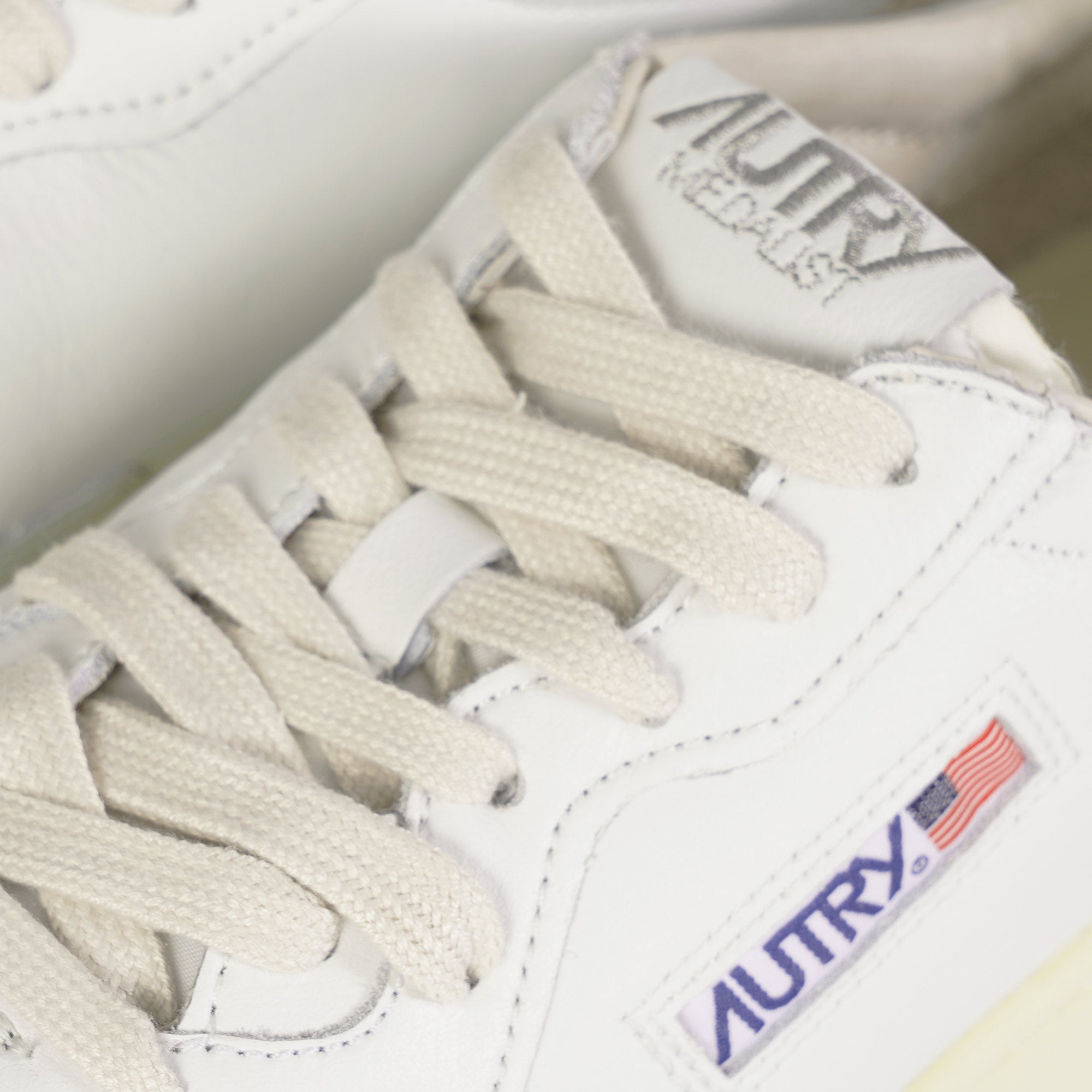 Autry Medalist Low Sneakers - White/Lavender