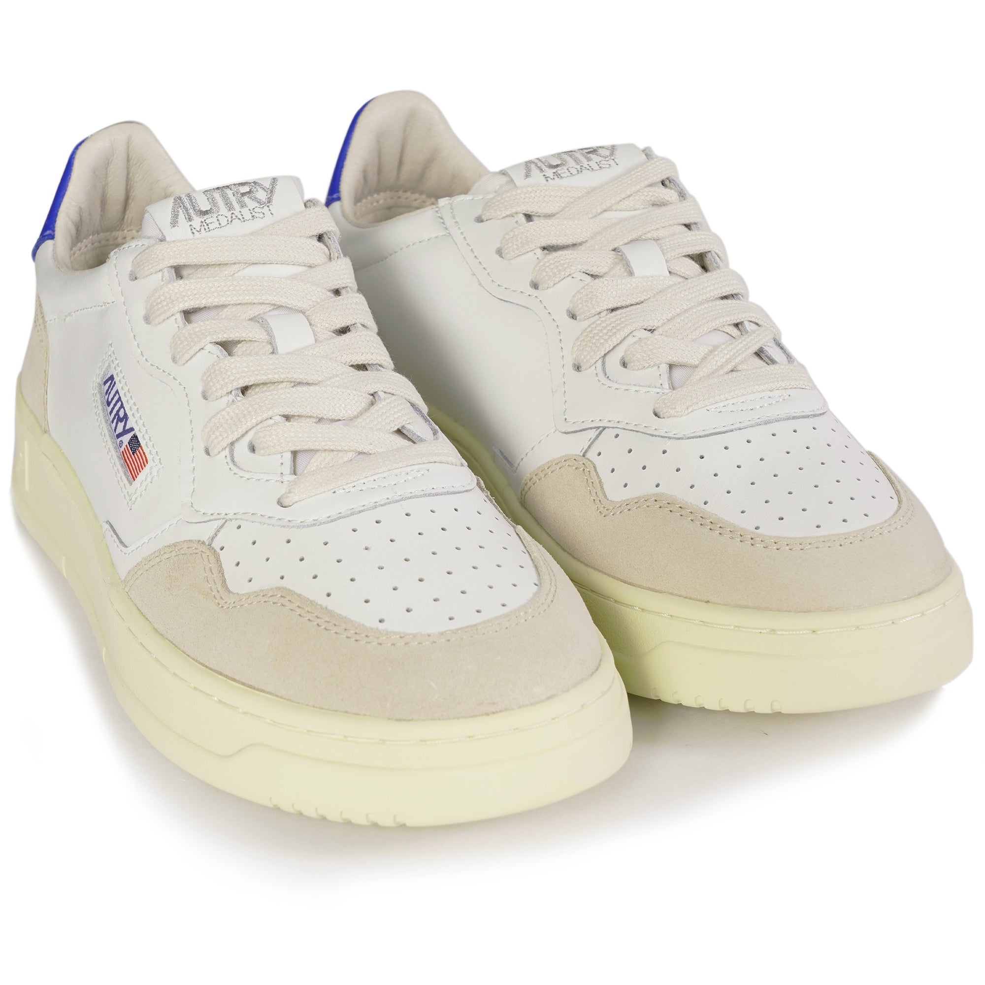 Autry Medalist Low Sneakers - White/Pale Blue