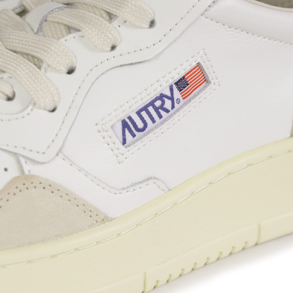 Autry Medalist Low Sneakers - White/Pale Blue