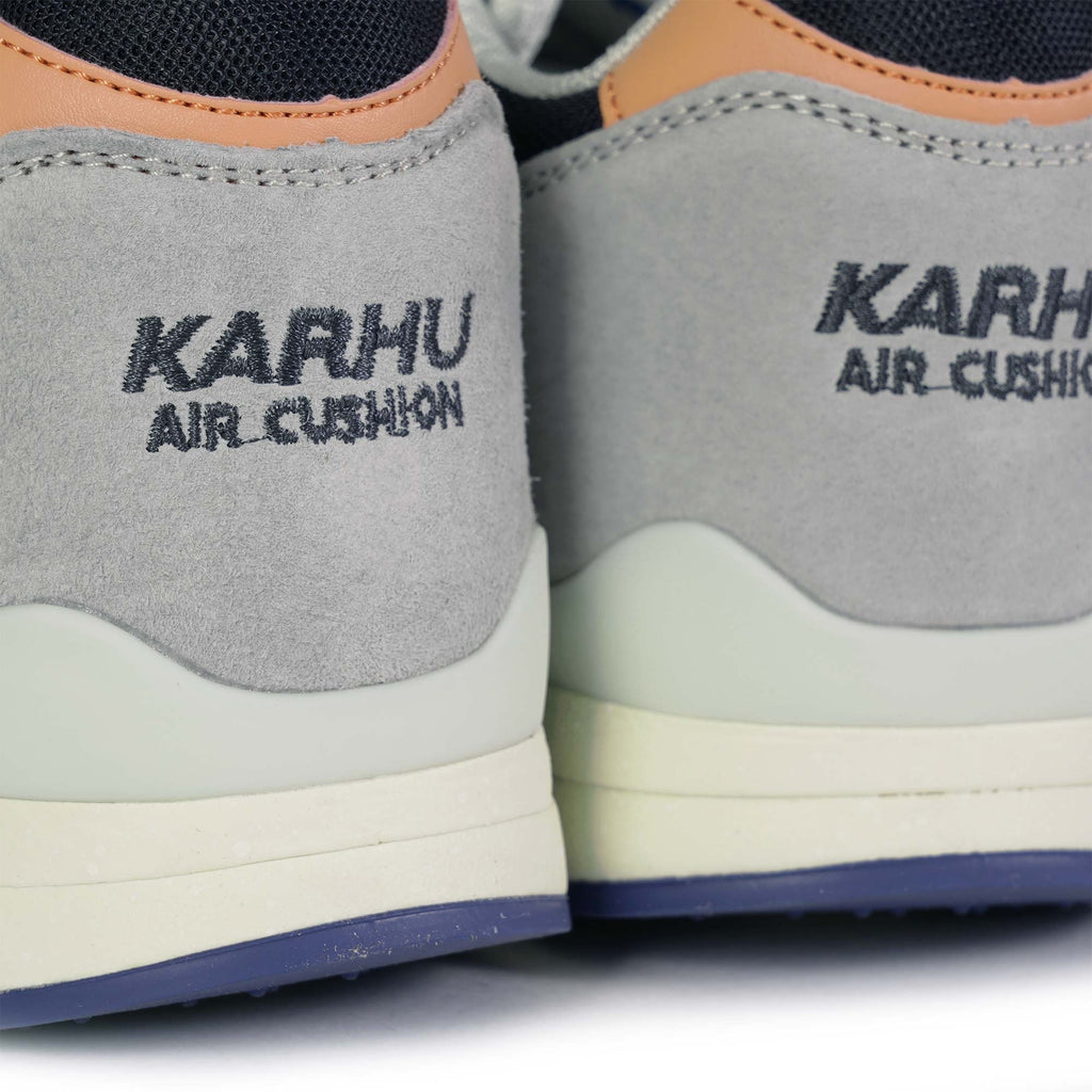 Karhu Synchron Classic - Dawn Blue/Lily White