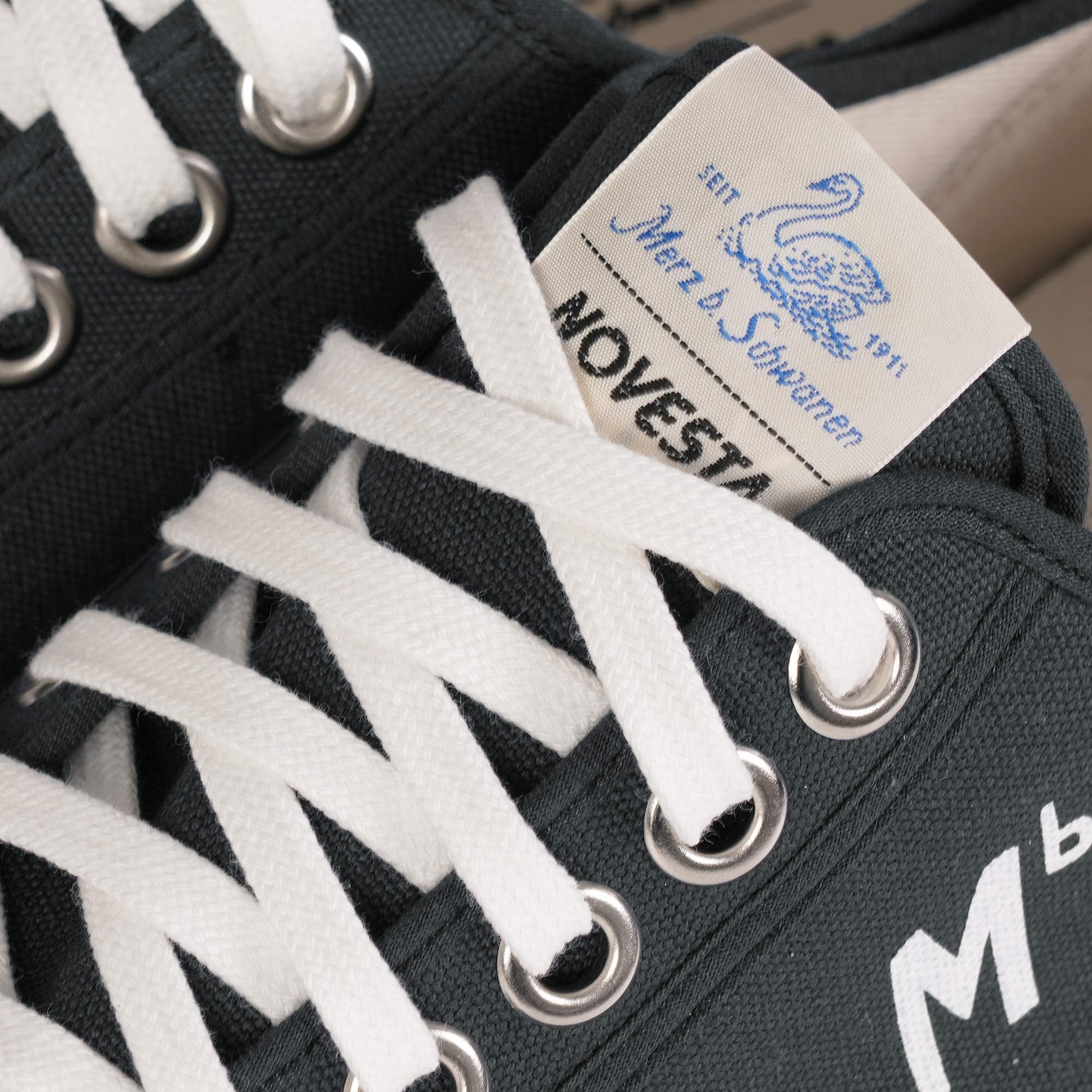 x Merz B Schwanen Star Master - Deep Black