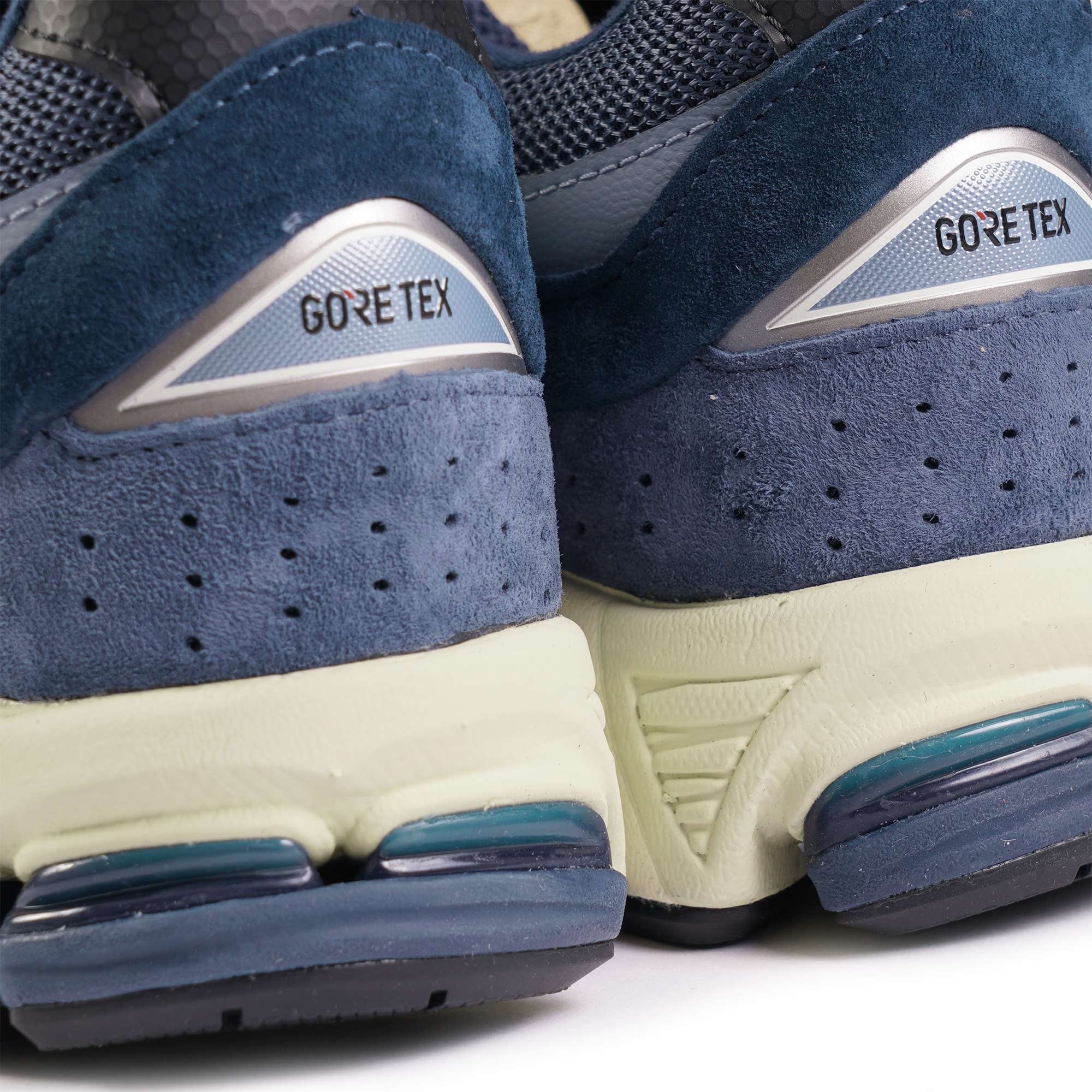 New Balance 2002R Gore Tex - Navy