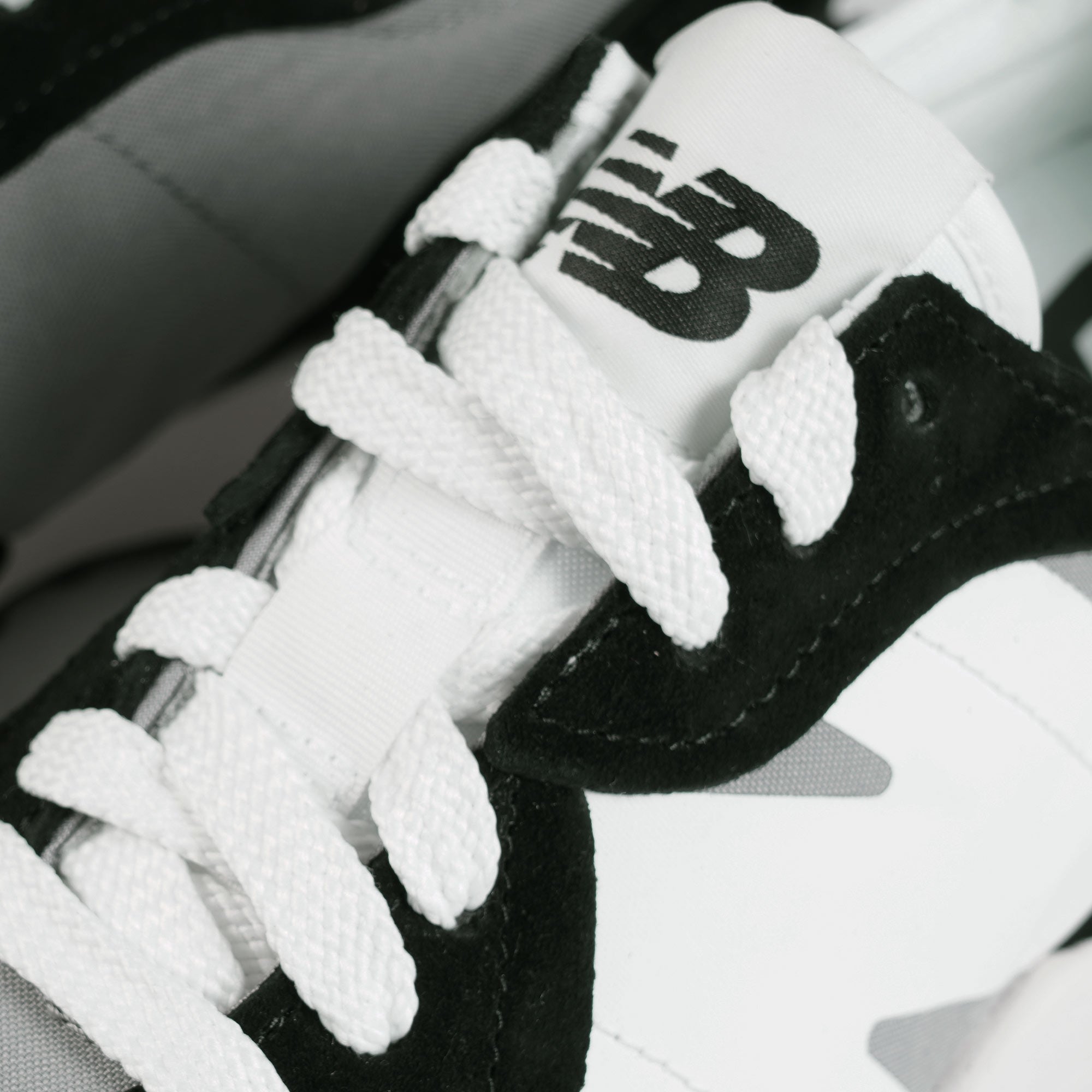 New Balance 327 - Black