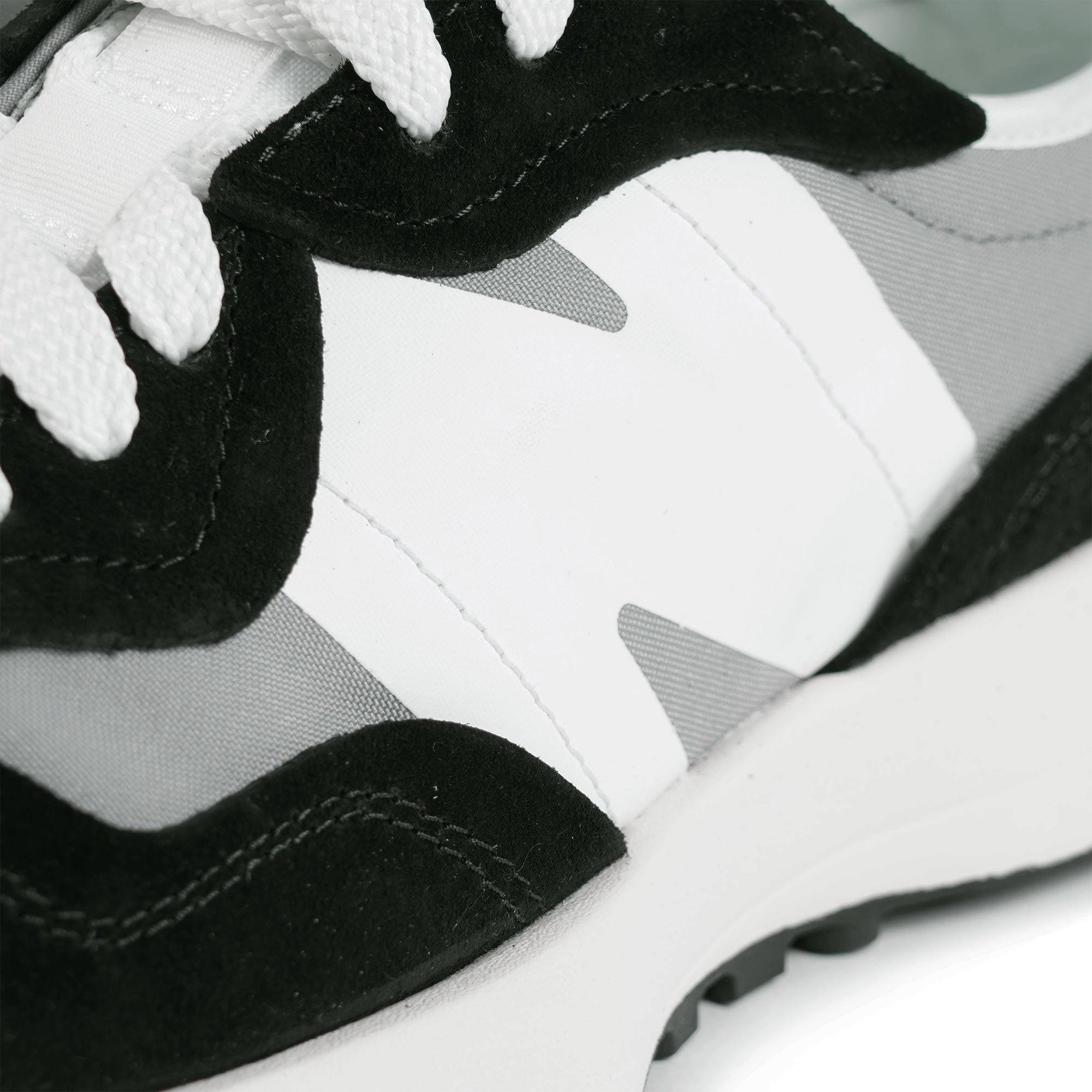 New Balance 327 - Black
