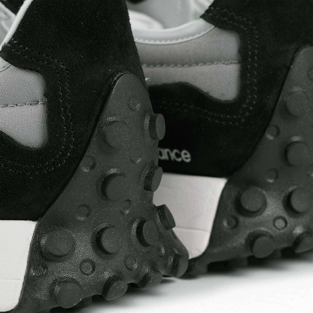 New Balance 327 - Black