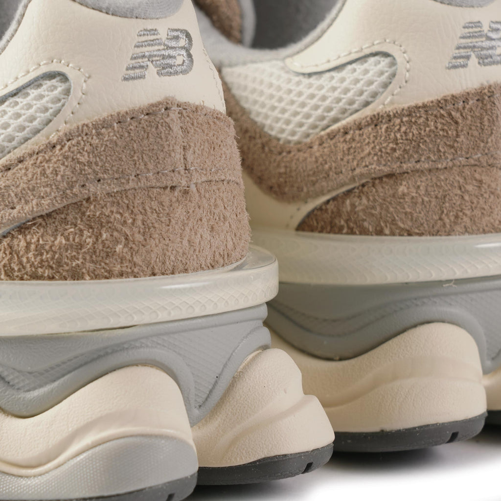 New Balance 9060 - Driftwood