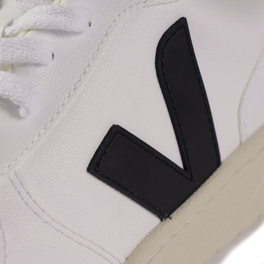 Veja V-10 CWL - White & Black