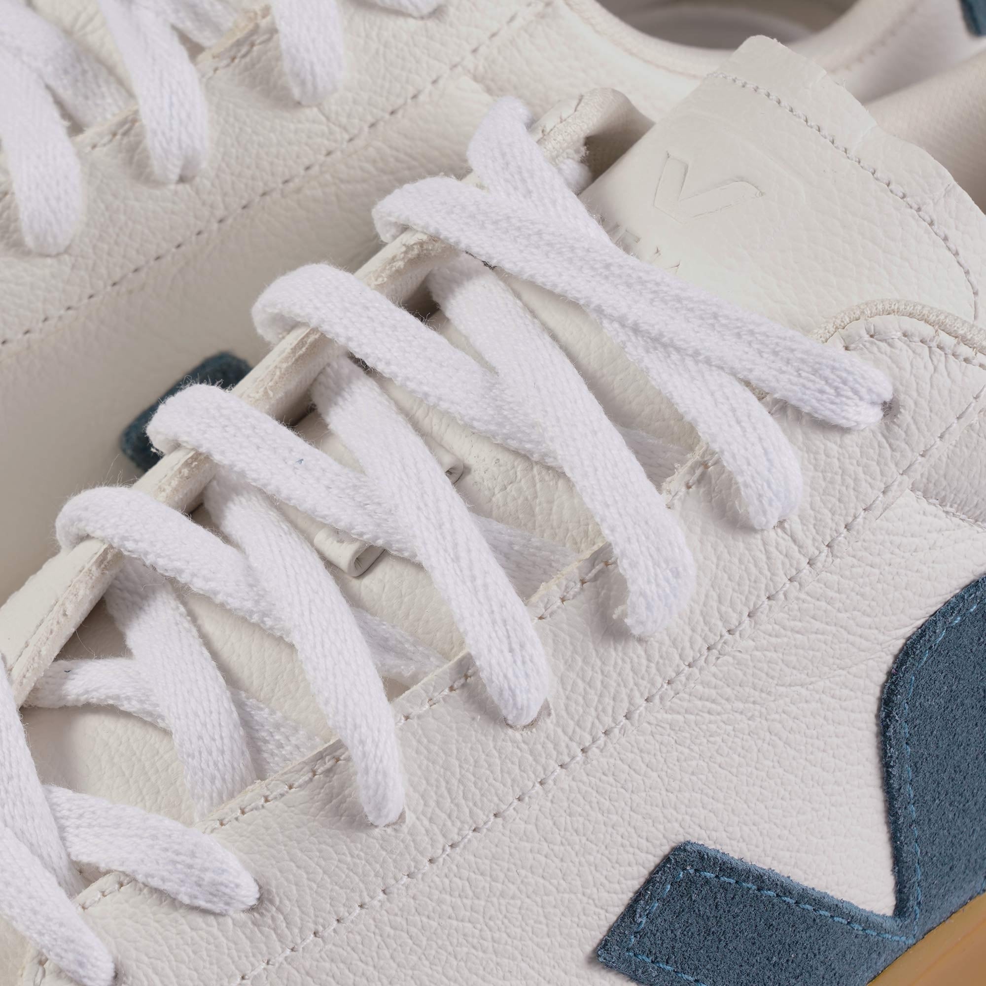 Veja Campo Chromefree Leather - California