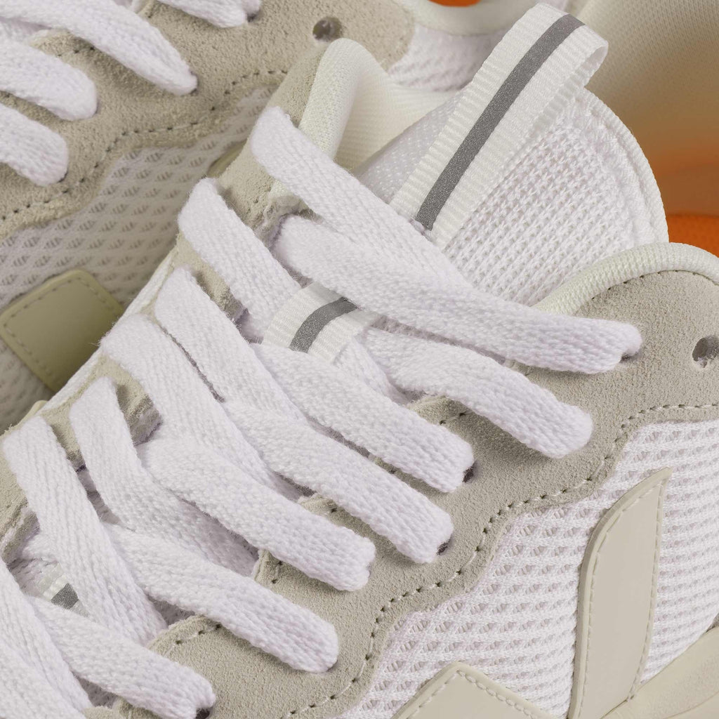 Veja Womens Venturi Alveomesh - White & Pierre