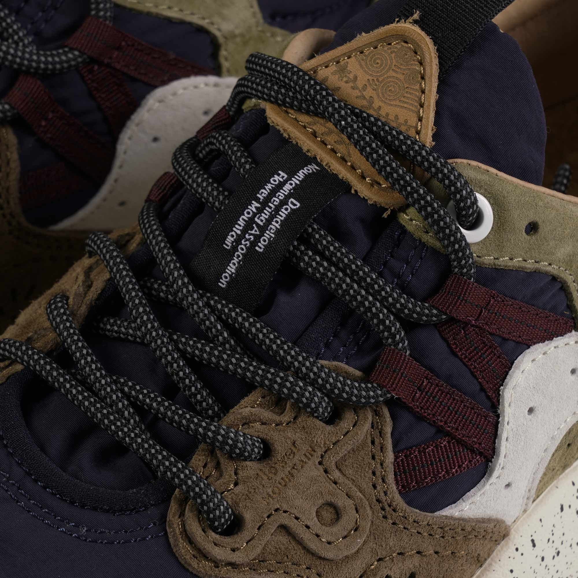 Flower Mountain Yamano 3 - Brown and Navy