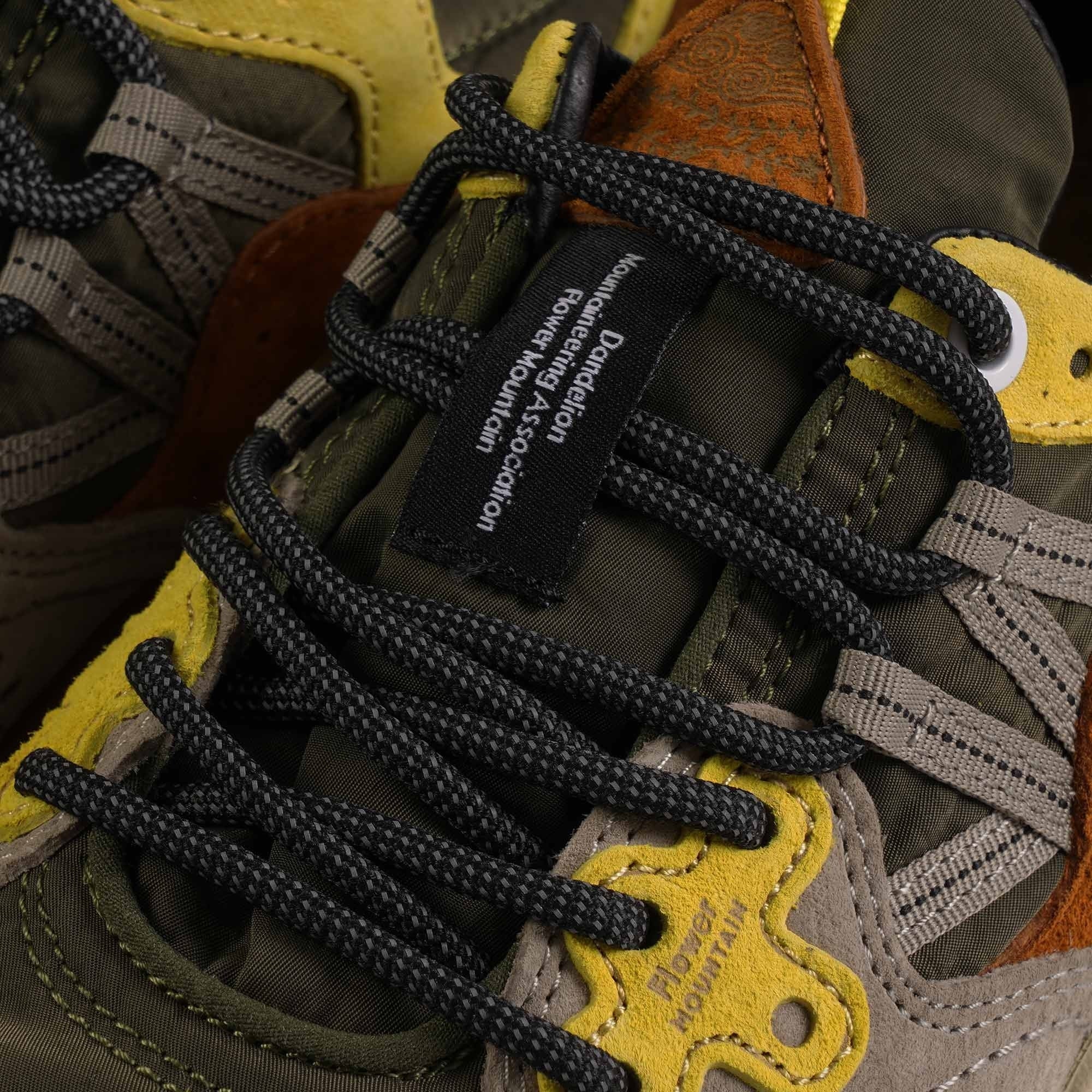 Flower Mountain Yamano 3 - Grey and Yellow