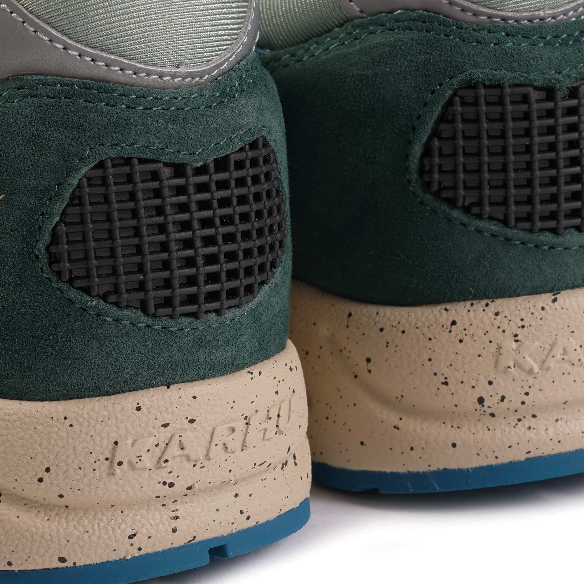 Karhu Aria 95 - Dark Forest and Deep Lagoon