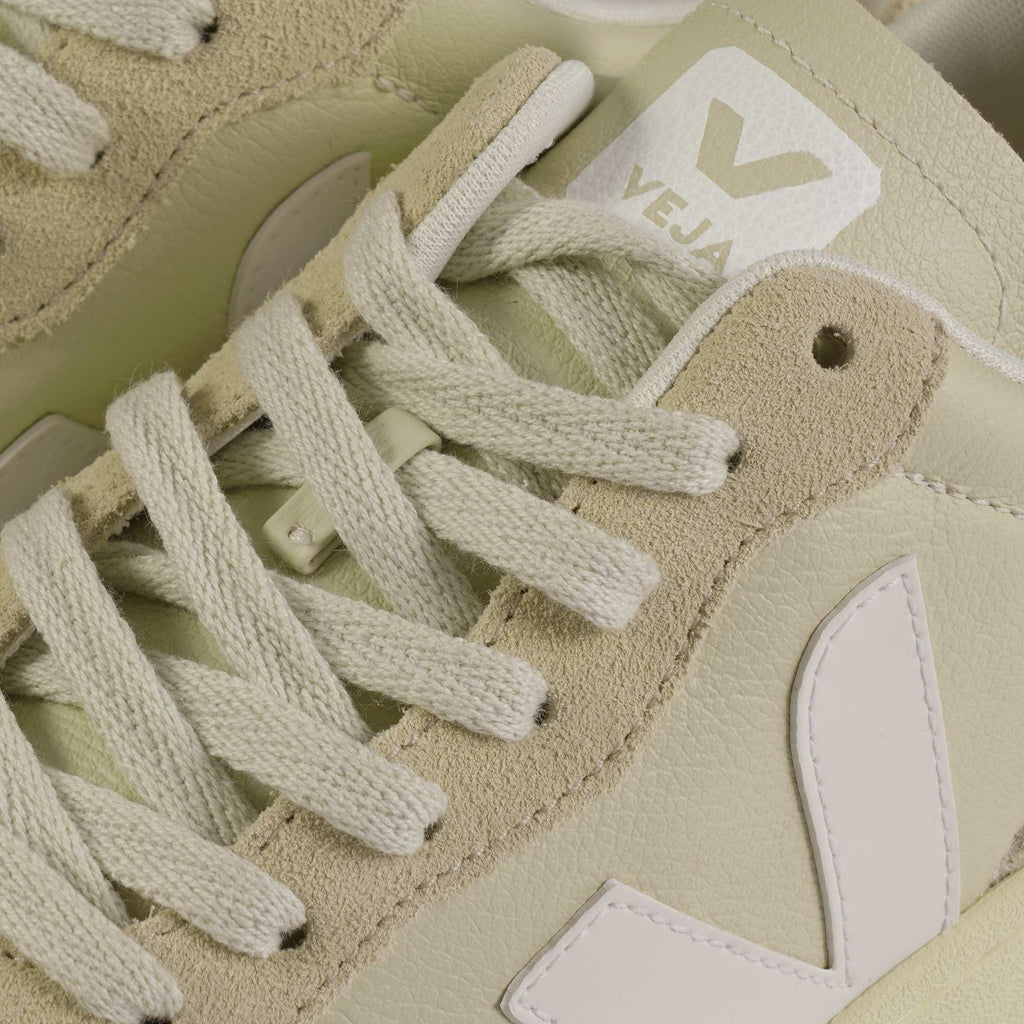 Veja Women's V-90 O.T Leather - Pierre