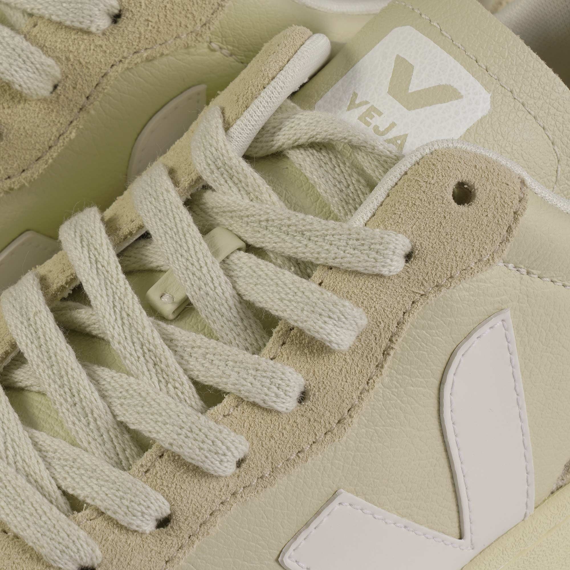 Veja Women's V-90 O.T Leather - Pierre