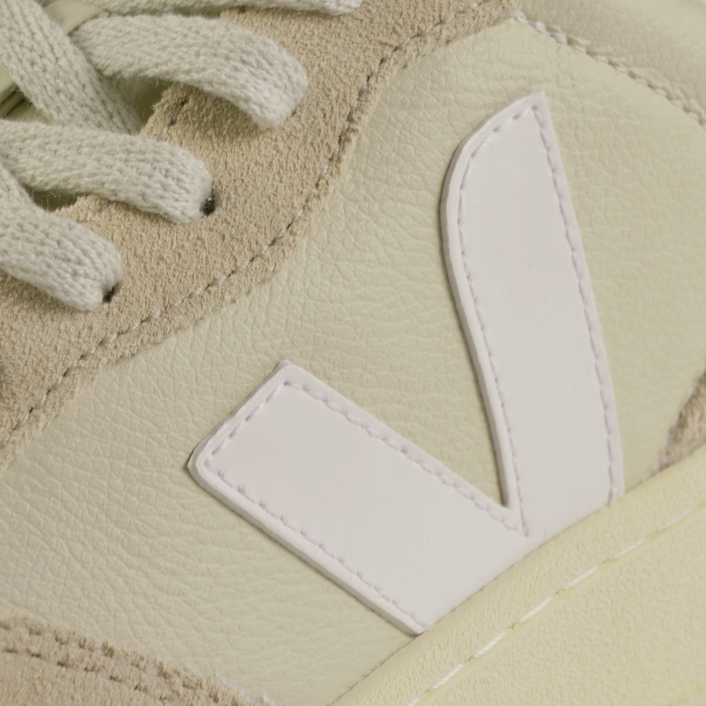 Veja Women's V-90 O.T Leather - Pierre