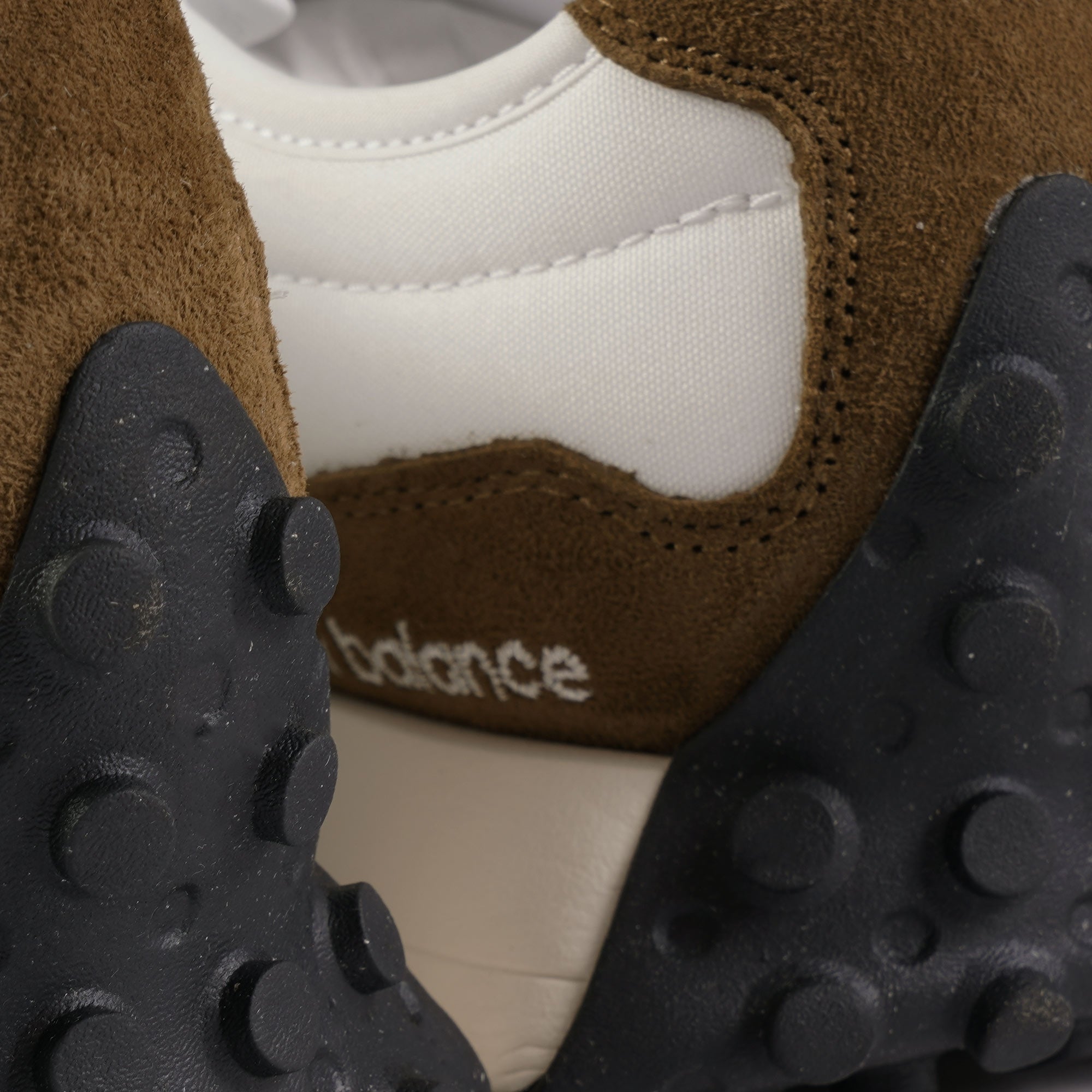 New Balance 327 - Brown
