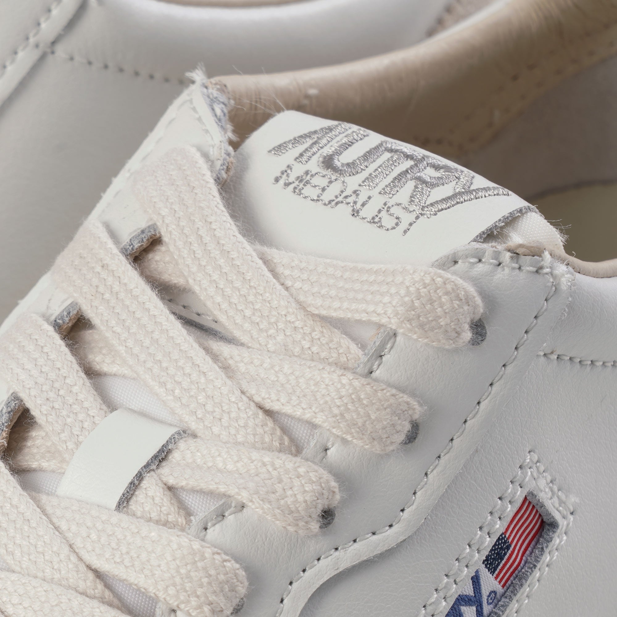 Autry Medalist Low Sneaker - Niagra