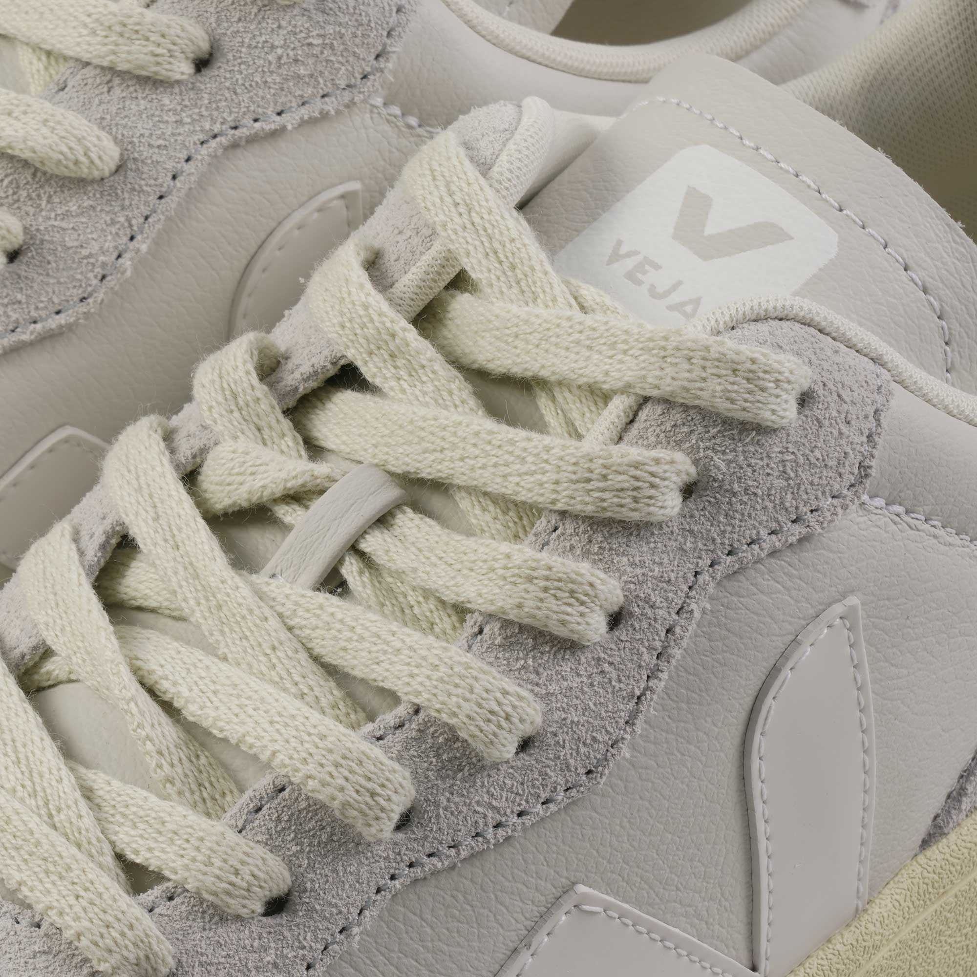 Veja V-90 O.T. Leather - Gravel and White