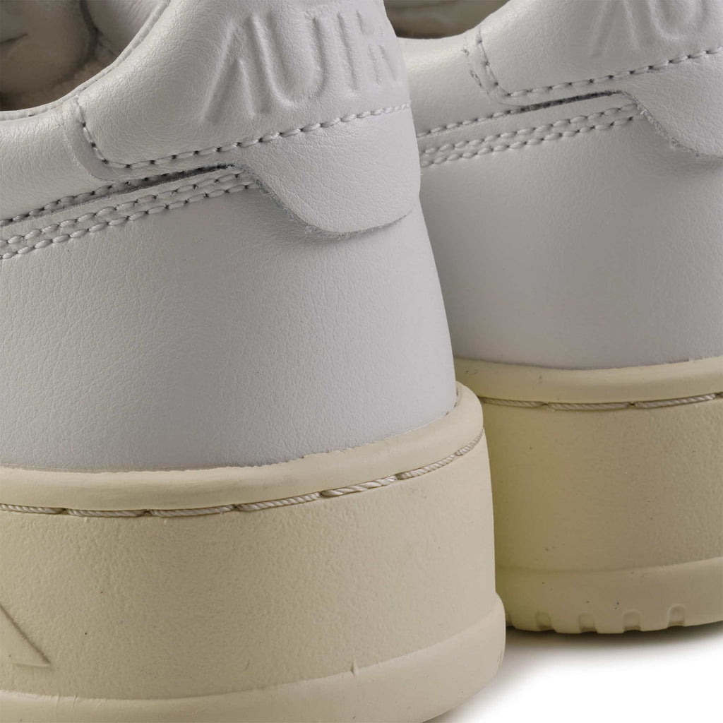 Autry Womens Medalist Low Sneakers - White