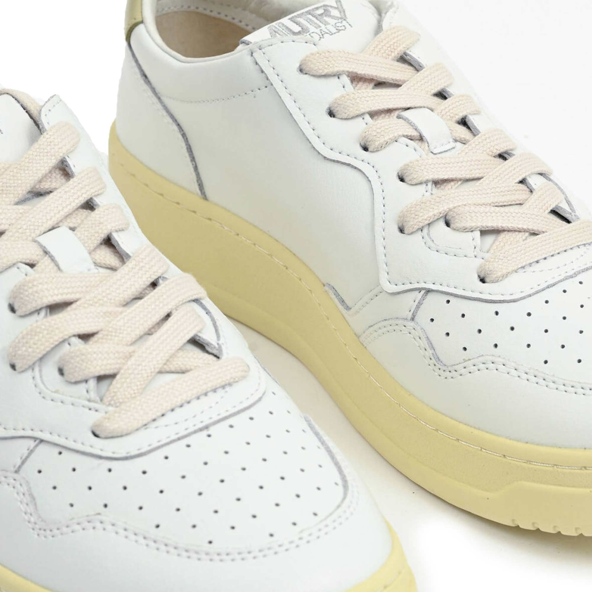 Womens Medalist Low - White Foam